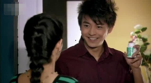 吃瓜娱乐圈撩男的故事,娱乐圈里的甜蜜撩汉记  第2张