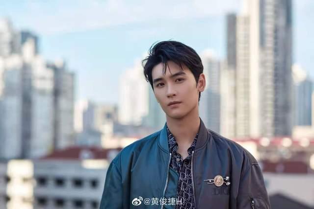 为吃瓜她进娱乐圈却红了,她的逆袭之路  第3张